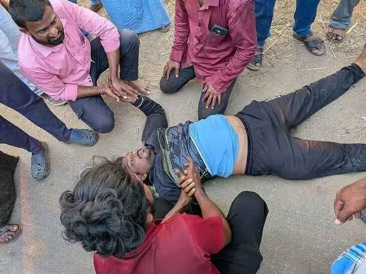 వరి కోతకు వచ్చి గుండెపోటుతో మృతి