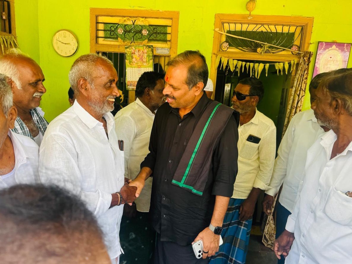 పార్టీనేతలతో శ్రీకాంత్ రెడ్డి సమావేశం