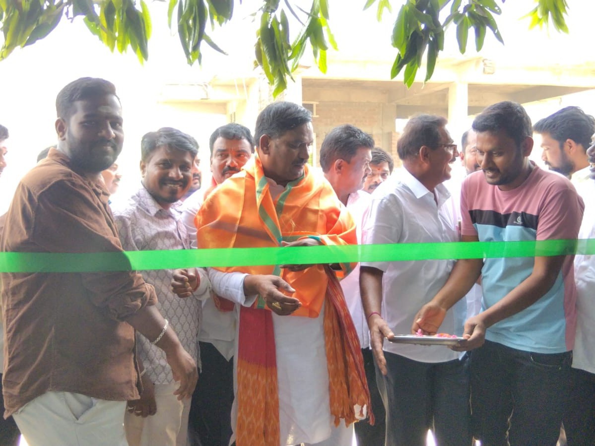 నూతన రేషన్ దుకాణం ప్రారంభించిన ఎమ్మెల్యే..!