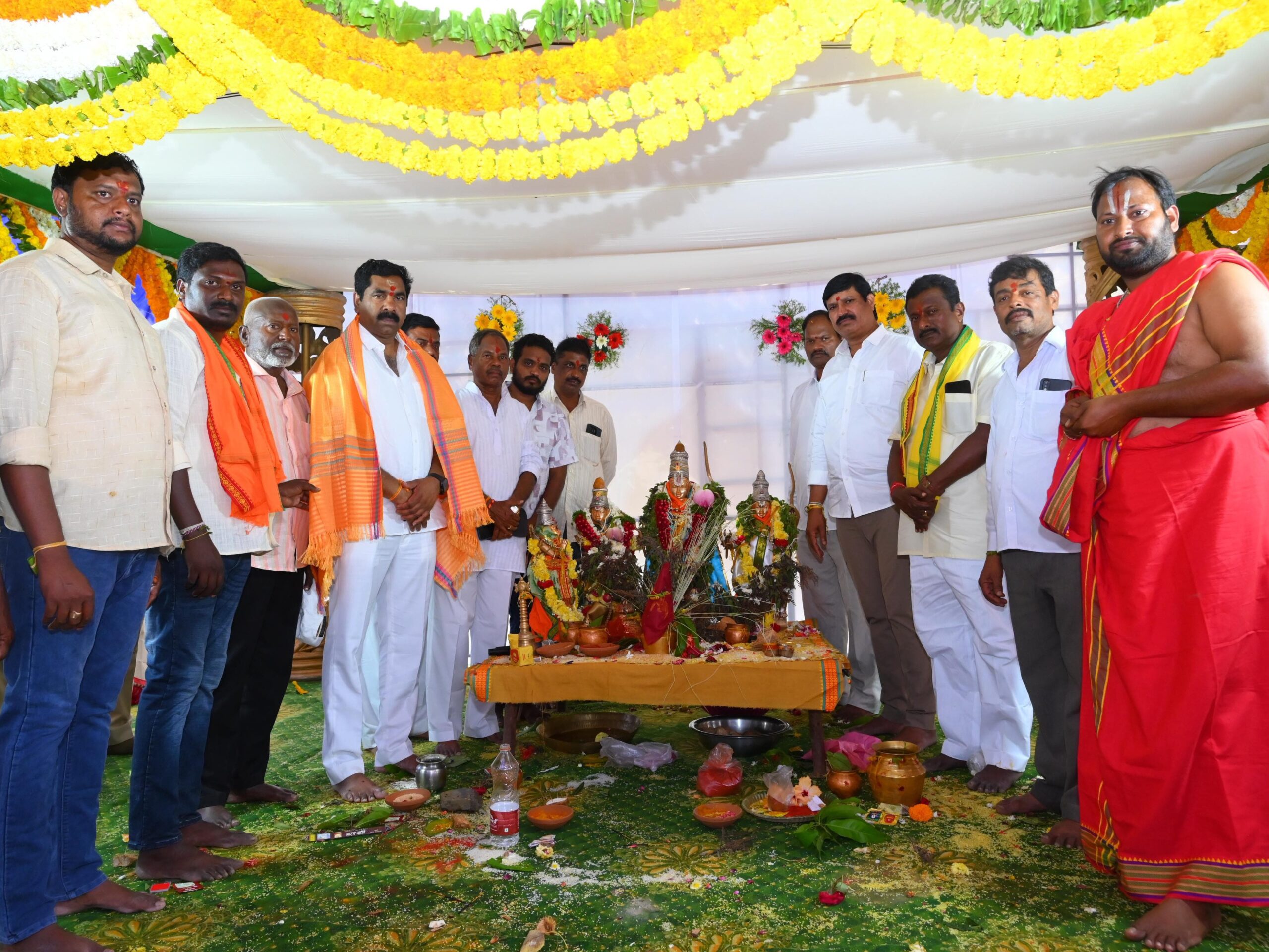 ప్రజలందరూ శ్రీరాముని బాటలో నడవాలి: MLA