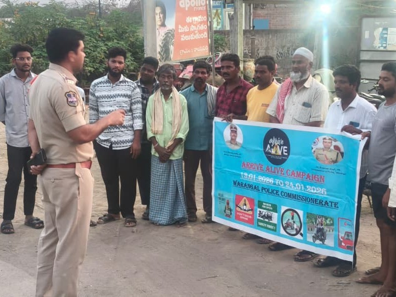 రోడ్డు భద్రతపై అవగాహన కల్పించిన ఎస్సై