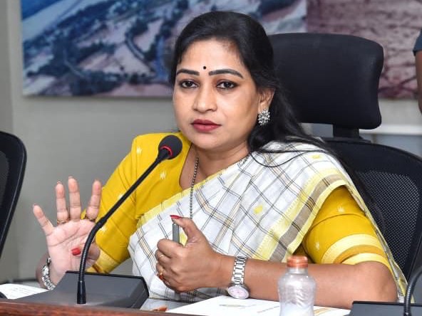 పోలీస్ యంత్రాంగానికి హోం మంత్రి అభినందన