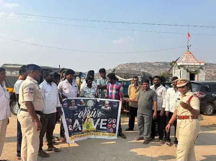 ‘ఆటో డ్రైవర్లు ట్రాఫిక్ నిబంధనలు పాటించాలి’