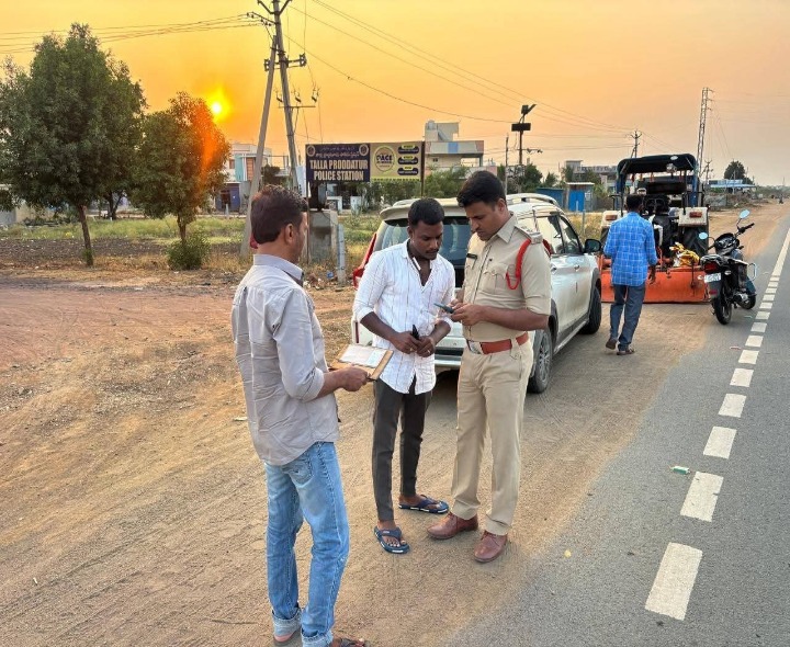 జిల్లా వ్యాప్తంగా వాహనాలను తనిఖీ చేసిన పోలీసులు