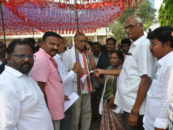 ‘ఎంట్రీ, ఎగ్జిట్ పాయింట్లు కల్పించాలని ఎంపీకి వినతి ‘