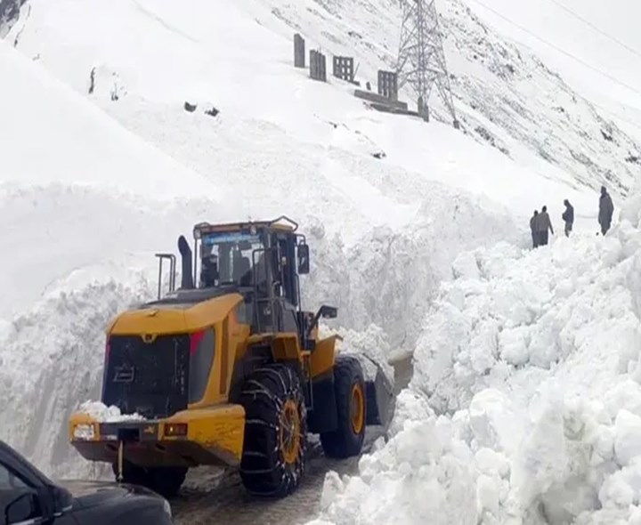 మంచు దిబ్బల్లో ఘోరం.. ఏడుగురు మృతి