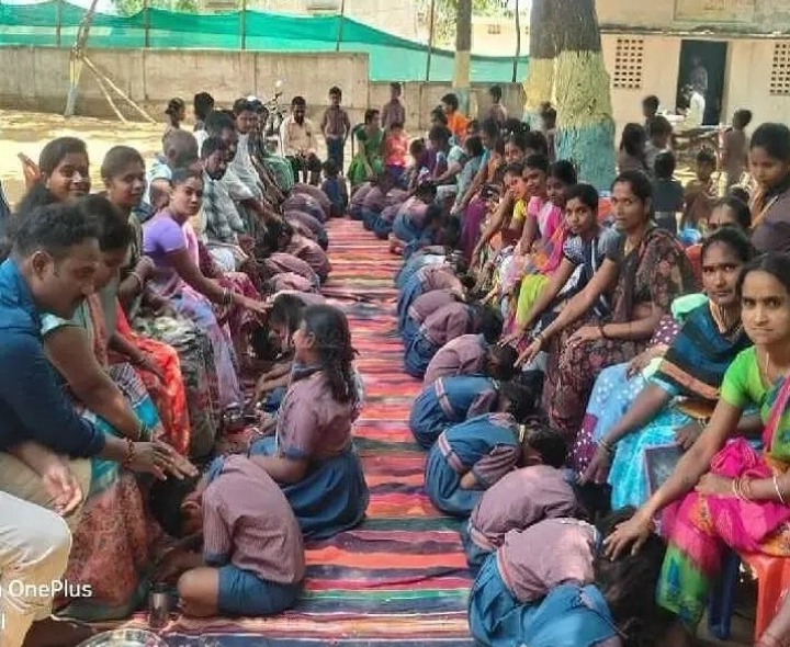 తల్లిదండ్రుల పాదాలకు పుష్పాభిషేకం