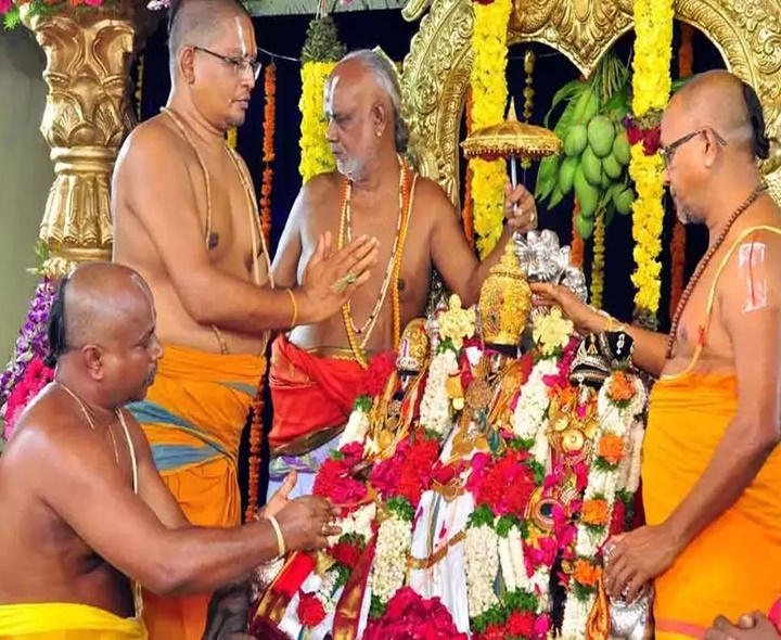 భద్రాచలంలో శ్రీరామ పట్టాభిషేకం