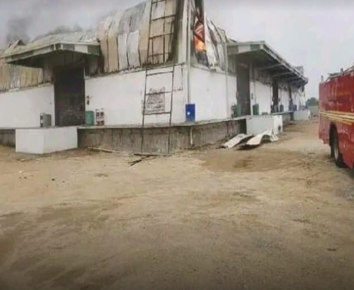 శ్రీకృష్ణ పరిశ్రమ గోదాంలో అగ్నిప్రమాదం