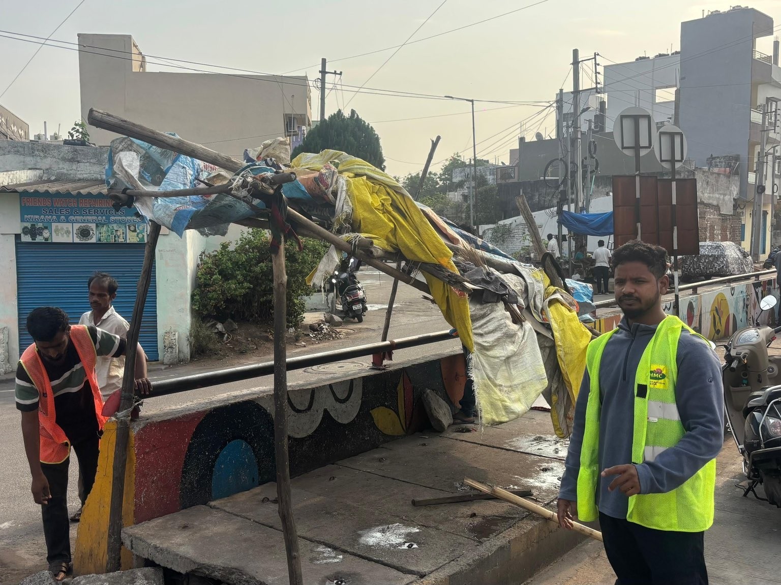 తుకారం గేట్ రోడ్డు ఆక్రమణల తొలగింపు షురూ..!