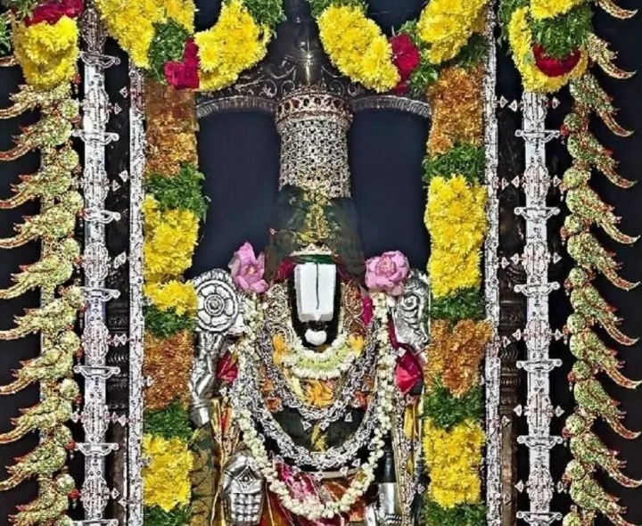 ప్రత్యేక అలంకరణతో వెంకటేశ్వర స్వామి దర్శనం