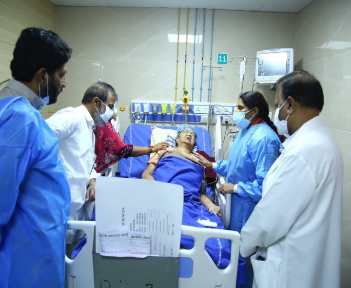 గద్దర్ సతీమణిని పరామర్శించిన మంత్రి