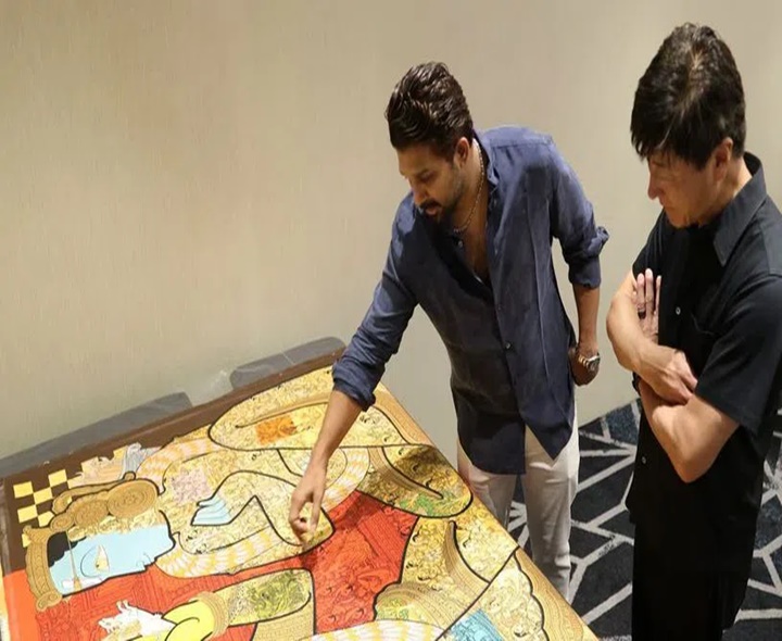 జపాన్ ప్రతినిధికి బన్నీ సాంప్రదాయ కానుక