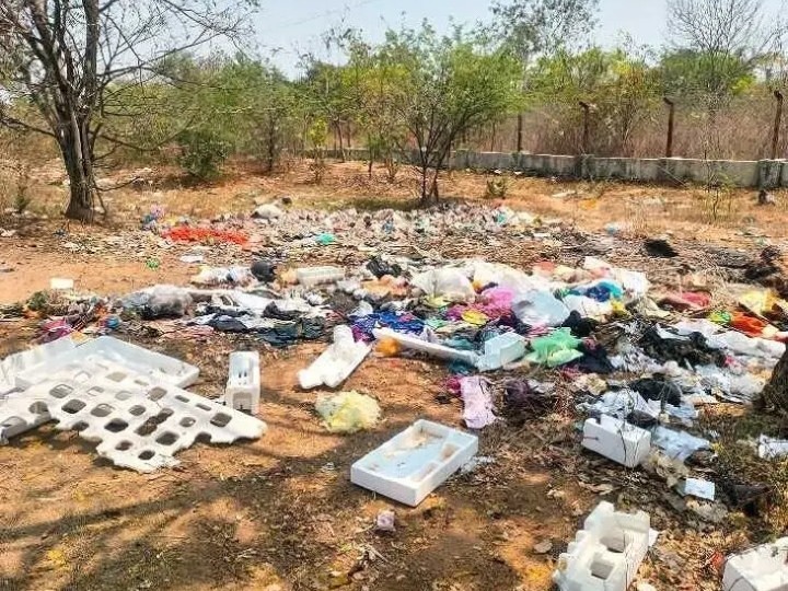 ప్రధాన రోడ్ల పక్కన చెత్త కుప్పలు