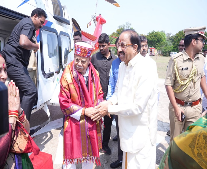 భద్రాచలానికి చేరుకున్న గవర్నర్