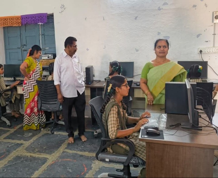 పాఠశాలకు హుండాయ్ సంస్థ భారీ వితరణ