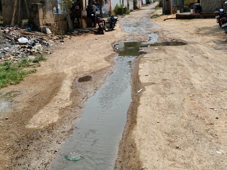 ఎస్‌ఎస్ గుండ్లు గ్రామంలో వృథాగా పోతున్న తాగునీరు