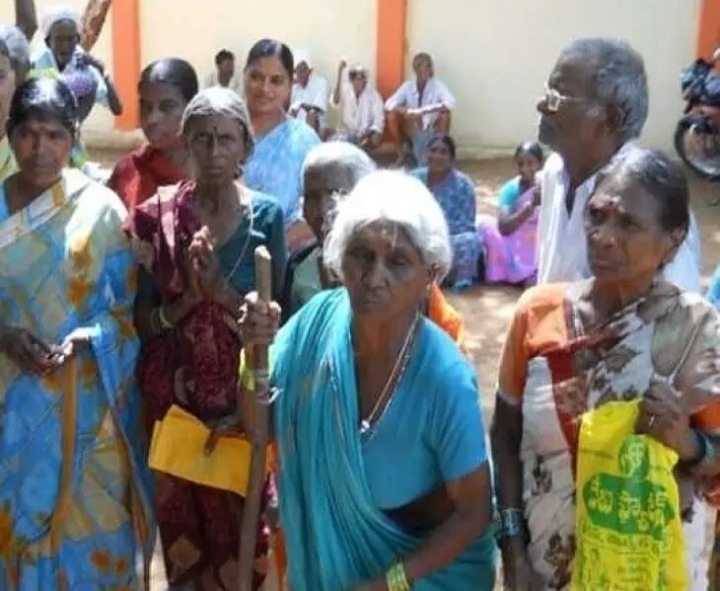 కొత్త పింఛన్ కోసం నాలుగేళ్లుగా ఎదురుచూపు లు