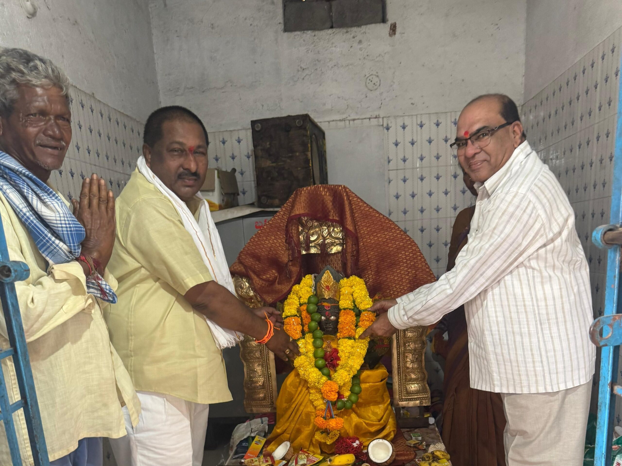 అంకమ్మ తల్లి తిరునాళ్ళులో పాల్గొన్న మాజీ ఎమ్మెల్యేలు