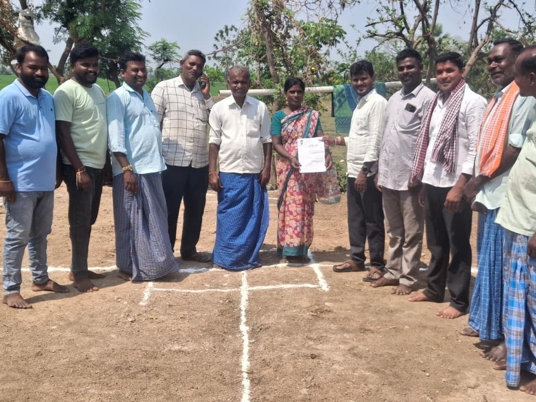 ఇందిరమ్మ ఇళ్ల మంజూరు పత్రాల అందజేత