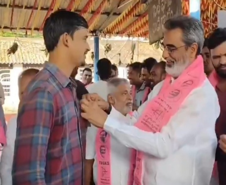 ‘నల్ల బ్యాడ్జీలతో కార్మికుల నిరసన’