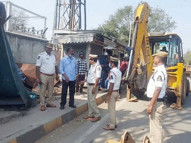 ప్రతి శనివారం.. ఫుట్‌పాత్ ఆక్రమణలపై ఉక్కుపాదం