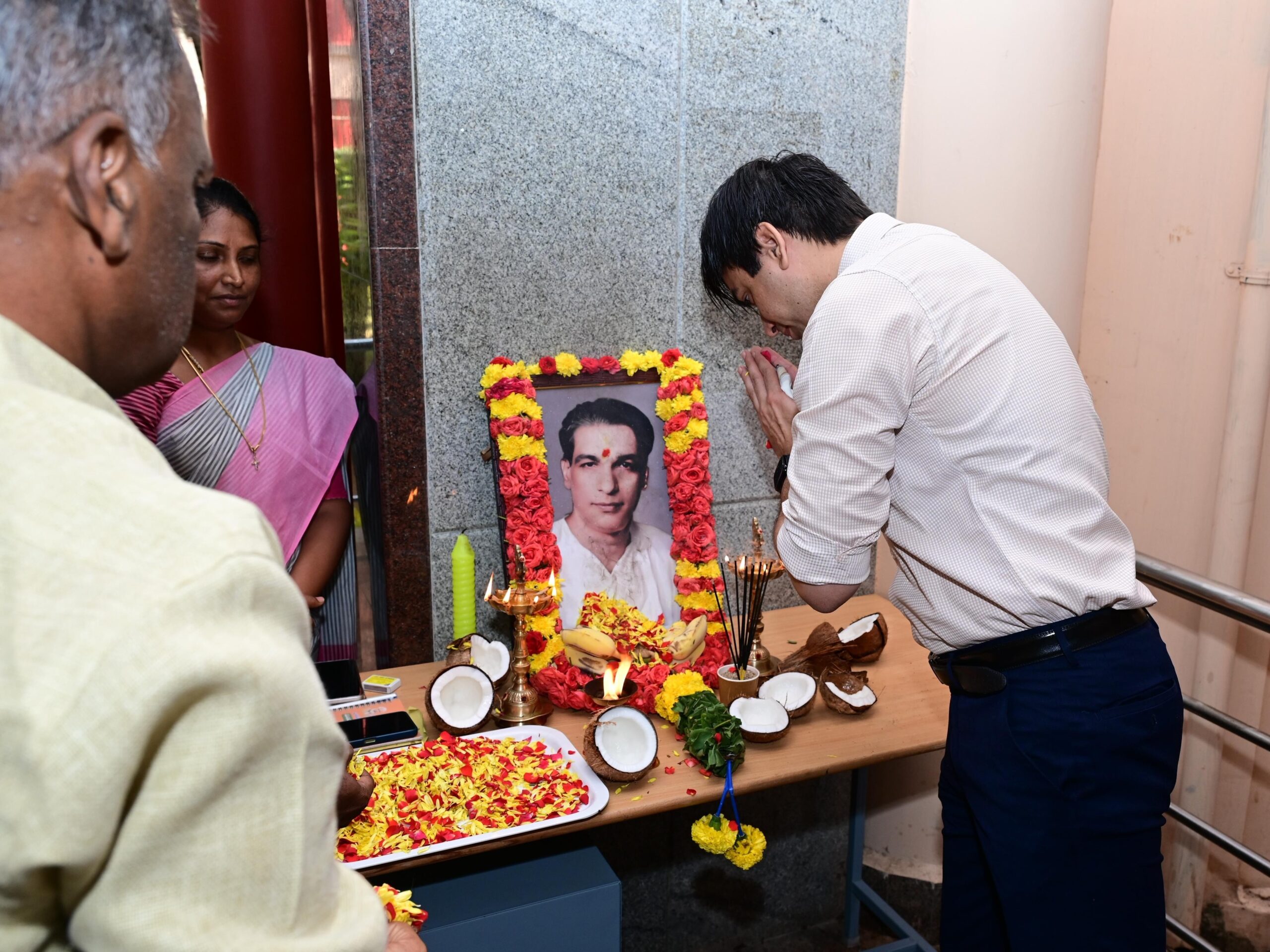 ఆచార్యుల చిత్రపటానికి ఘన నివాళులు