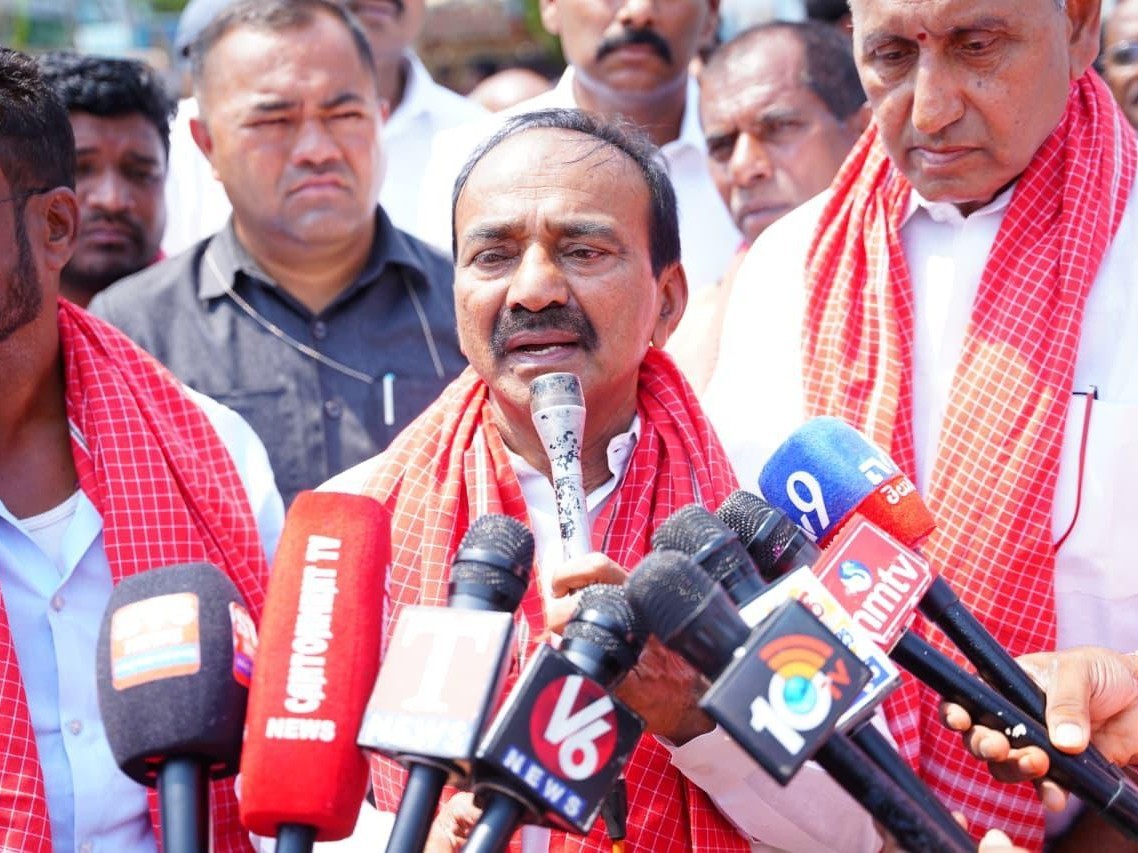 స్థానికుల ఆందోళనల.. మద్దతు తెలిపిన ఈటల