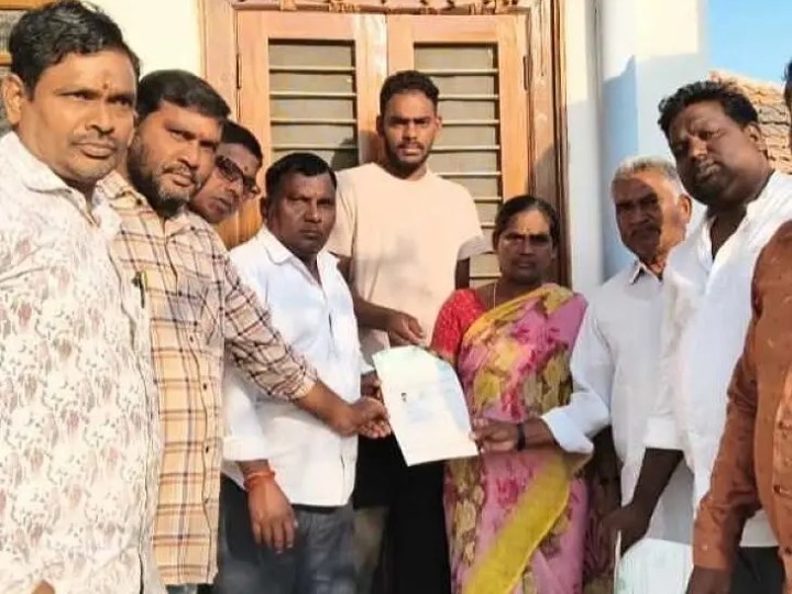 బోదేపల్లిలో సీఎంఆర్ఎఫ్ చెక్కుల పంపిణీ