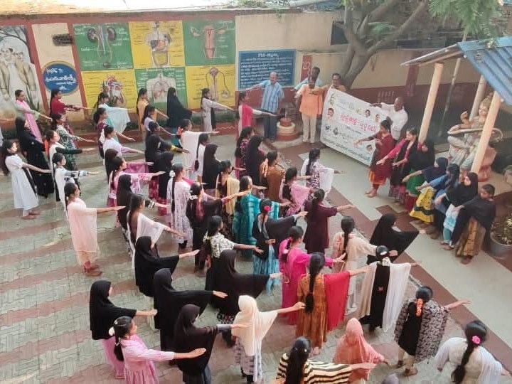 పర్యావరణ పరిరక్షణపై ప్రతిజ్ఞ చేసిన విద్యార్థులు