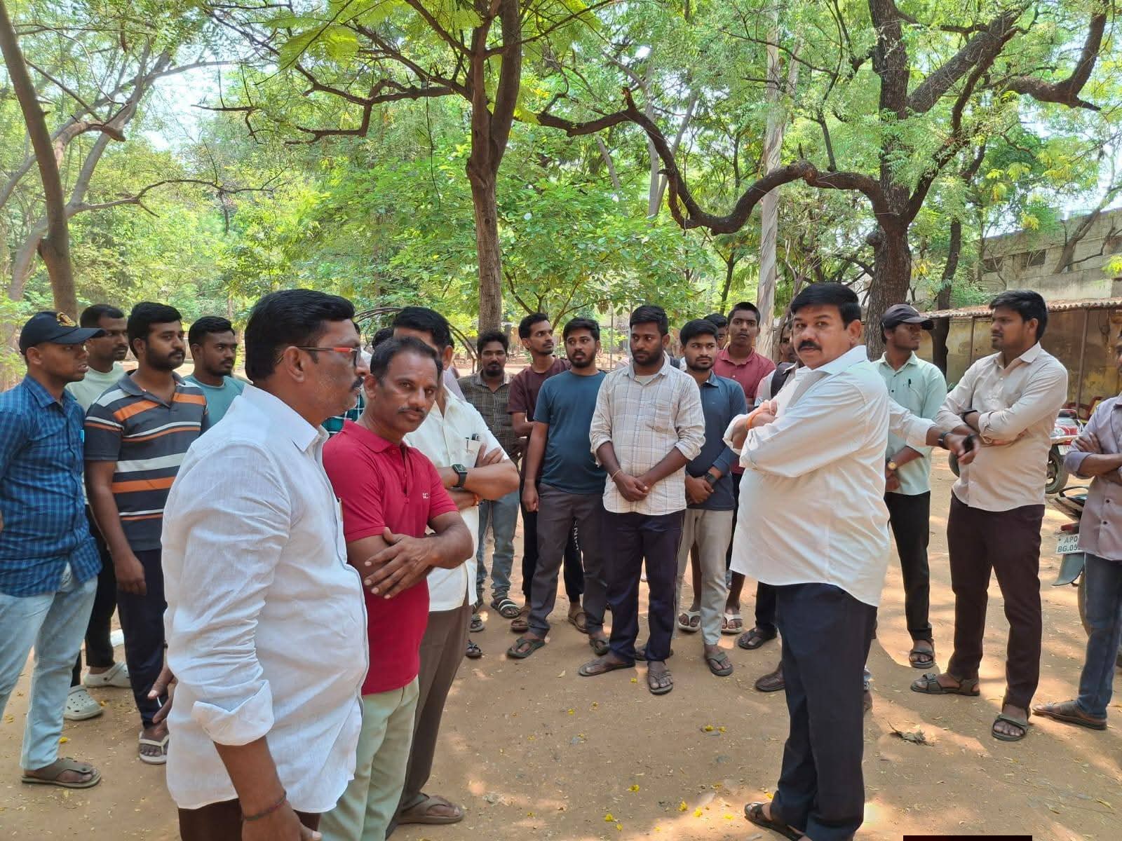 గ్రంథాలయాన్ని ఆదర్శవంతంగా తీర్చిదిద్దుతాం: ఛైర్మన్