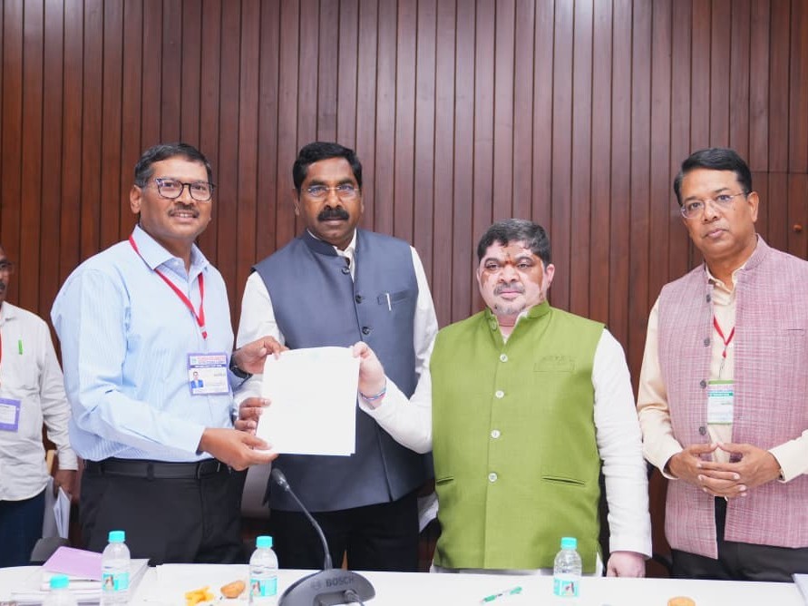 మంత్రి పొన్నంను కలిసిన ఎమ్మెల్యే నాగరాజు