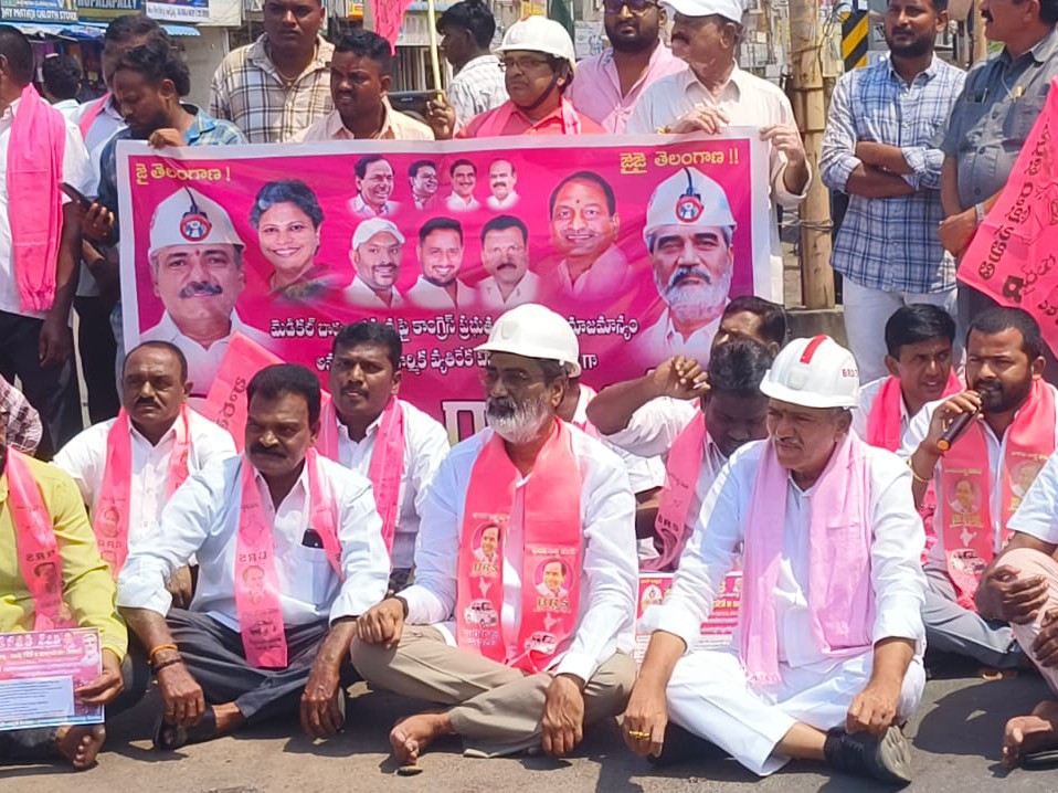 ‘డిపెండెంట్ కార్మికులకు ఉద్యోగాలు ఇవ్వాలి’