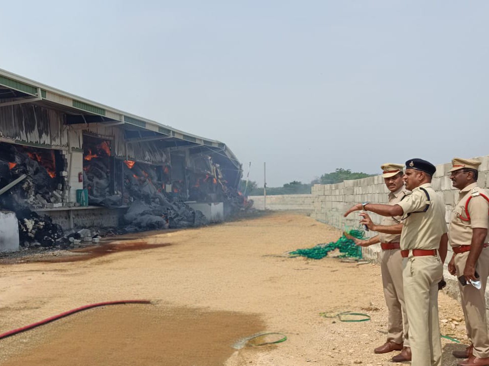 సంఘటన స్థలాన్ని పరిశీలించిన ఏసీపీ