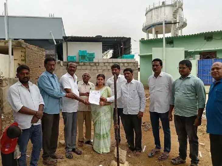 ఇందిరమ్మ ఇంటికి భూమి పూజ