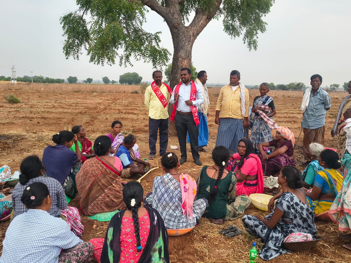 కూలీల డబ్బులు ఇవ్వకుండా వెట్టిచాకిరా: సీపీఎం
