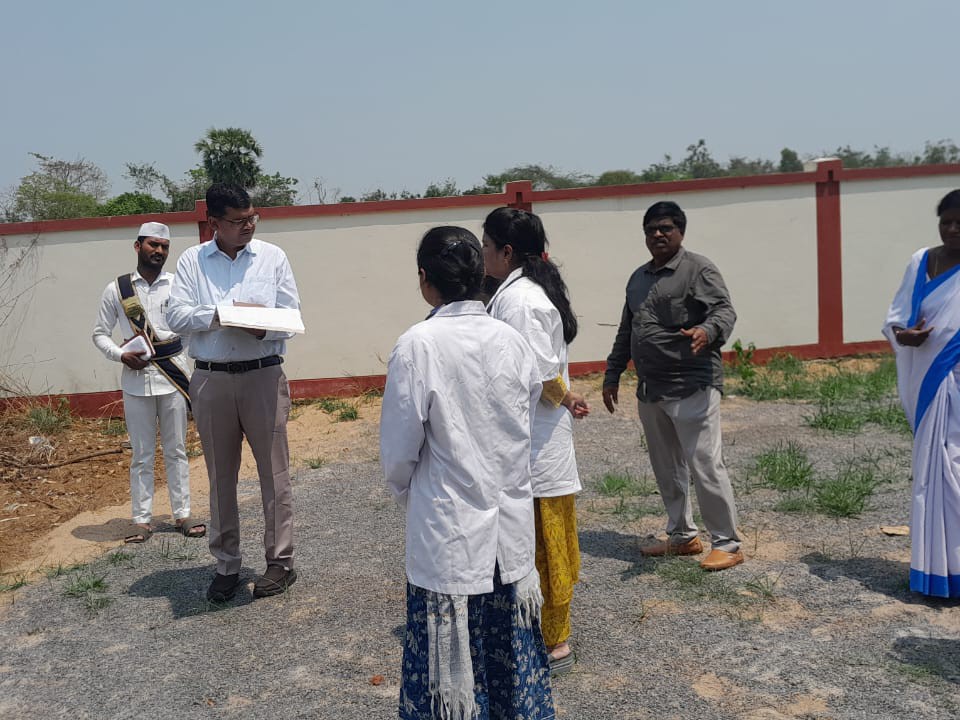 PHCని ఆకస్మికంగా సందర్శించిన కలెక్టర్