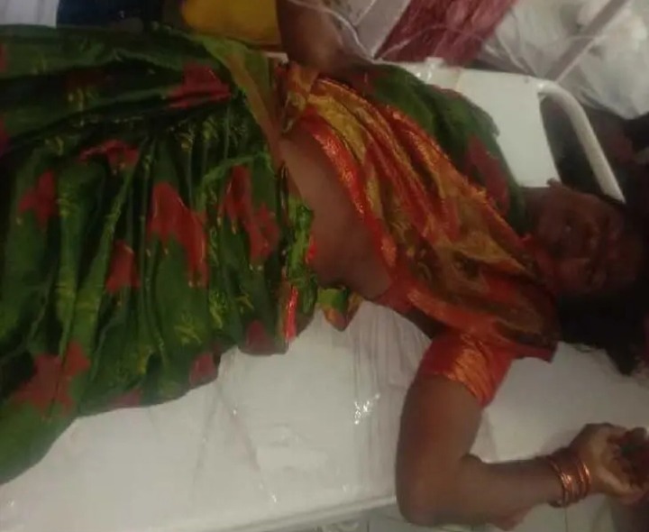 బస్సులో నుంచి జారిపడ్డ మహిళ మృతి