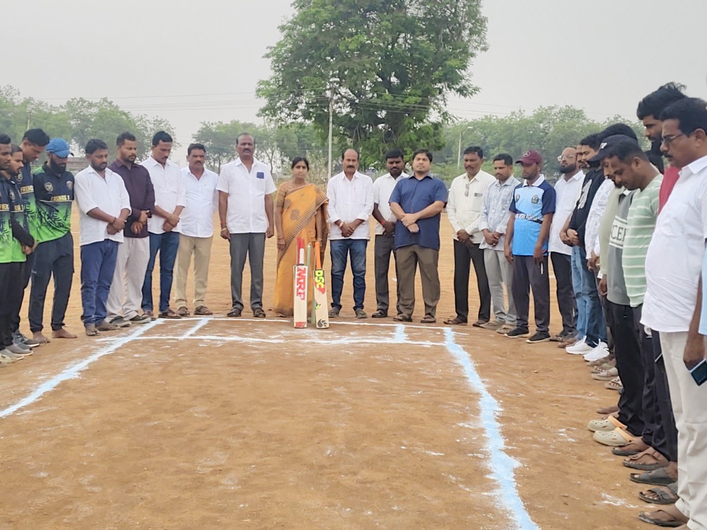 క్రికెట్ పోటీలను ప్రారంభించిన మున్సిపల్ ఛైర్మన్