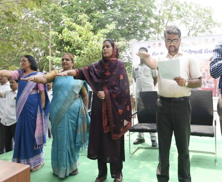 విద్యార్థులు మంచి విలువలు నేర్చుకోవాలి: కలెక్టర్