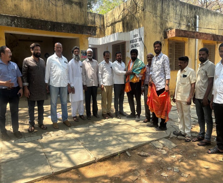 నూతన బార్ అసోసియేషన్ అధ్యక్షుడికి ఘన సత్కారం