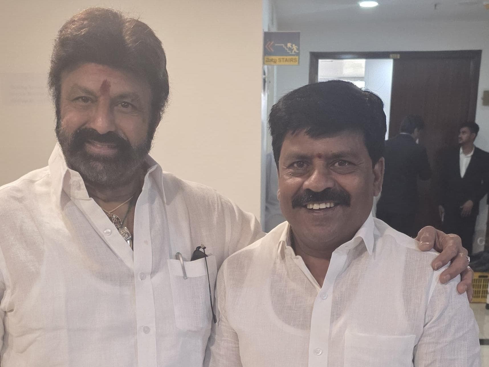 బాలకృష్ణను కలిసిన ఎమ్మెల్యే