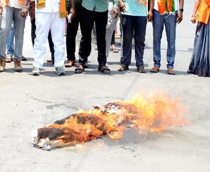 పెండింగ్ బకాయిలు చెల్లించాలి: సింగరేణి కార్మికులు