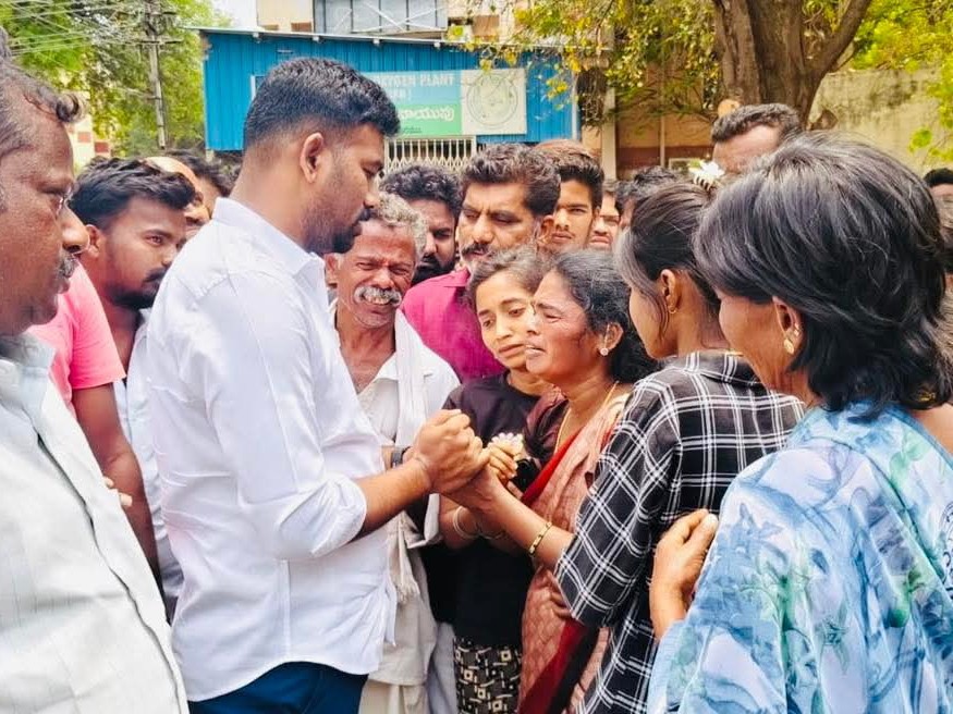 మృతుడి కుటుంబానికి పరిటాల శ్రీరామ్ పరామర్శ