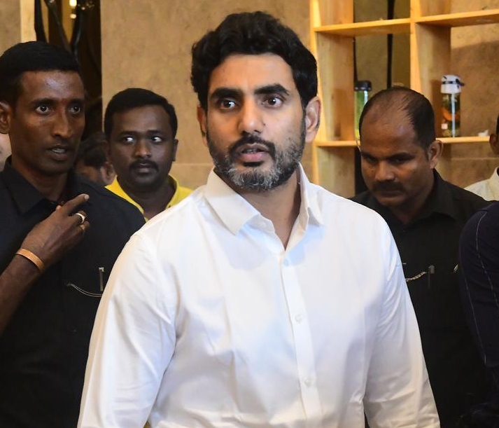 జగన్‌కు దొంగ పత్రిక, మీడియా ఉన్నాయి: లోకేష్