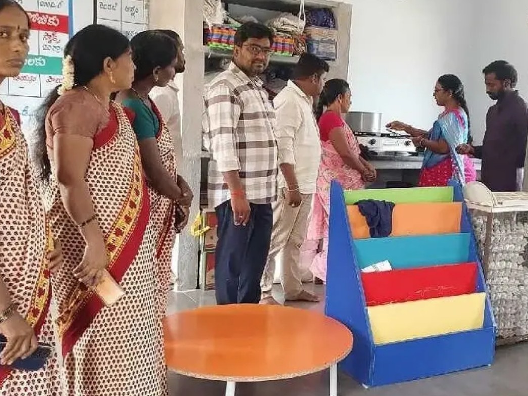 అంగన్వాడీ కేంద్రంలో ఆకస్మిక తనిఖీ