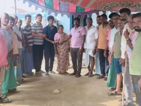 బాధిత కుటుంబానికి ఆర్థిక  సాయం అందజేత