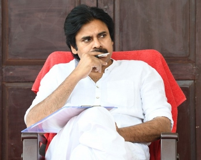 ఇన్నేళ్లయినా రాజధాని కోసం కొట్టుకుంటున్నాం: పవన్