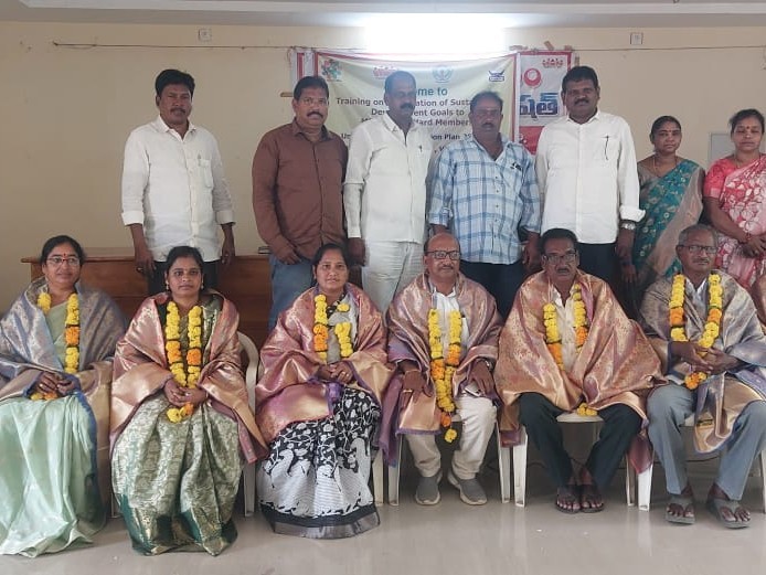 సర్పంచ్‌లను సత్కరించిన MPP హరిబాబు