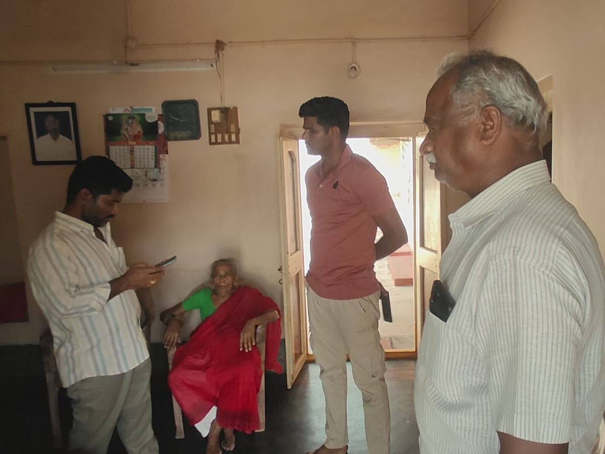 పట్ట పగలే చోరీ.. కేసు నమోదు